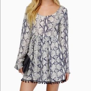 Tobi snake print long sleeve dress